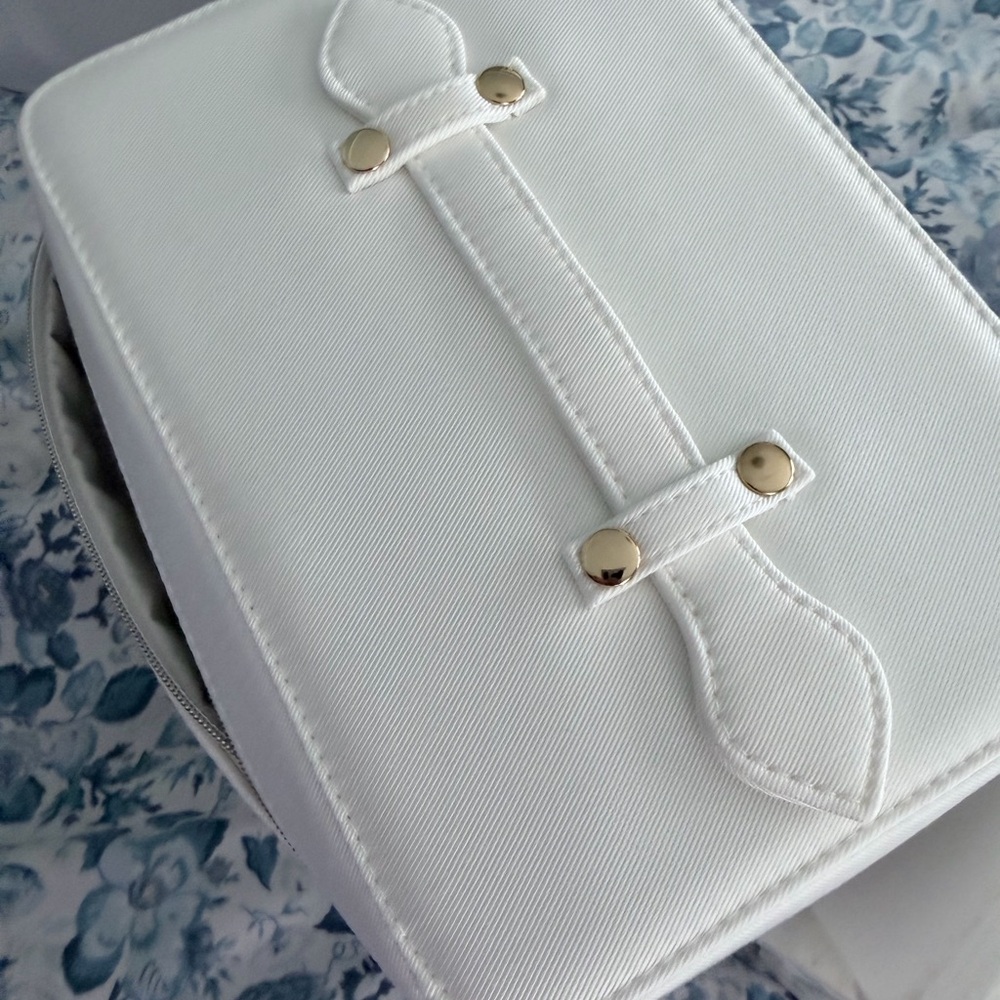 White Dior Beauty Vanity Case - Picture 2 of 5